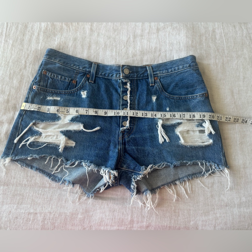 Levi’s Distressed High Rise Shorts - Picture 3 of 4
